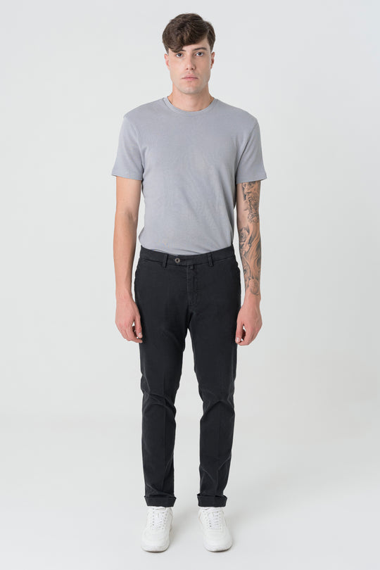 Pantaloni Slim Fit in Raso Saten Nero
