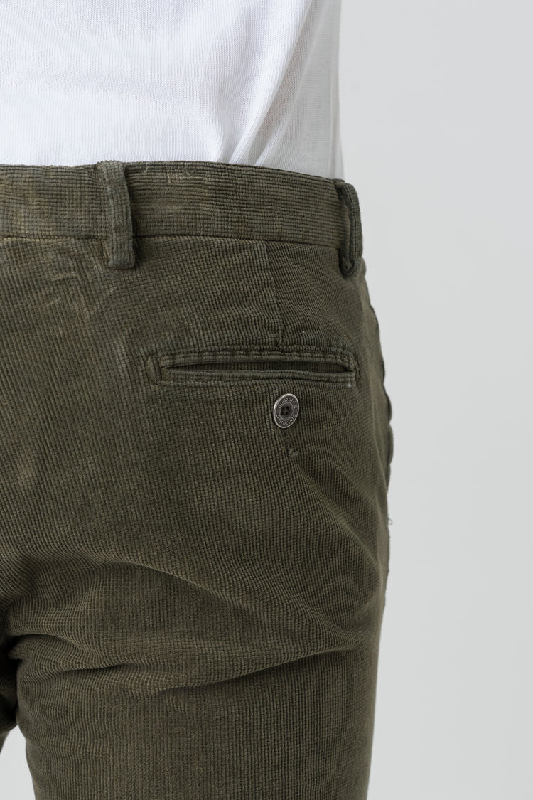 Pantaloni Slim Fit in Velluto Armaturato Verde