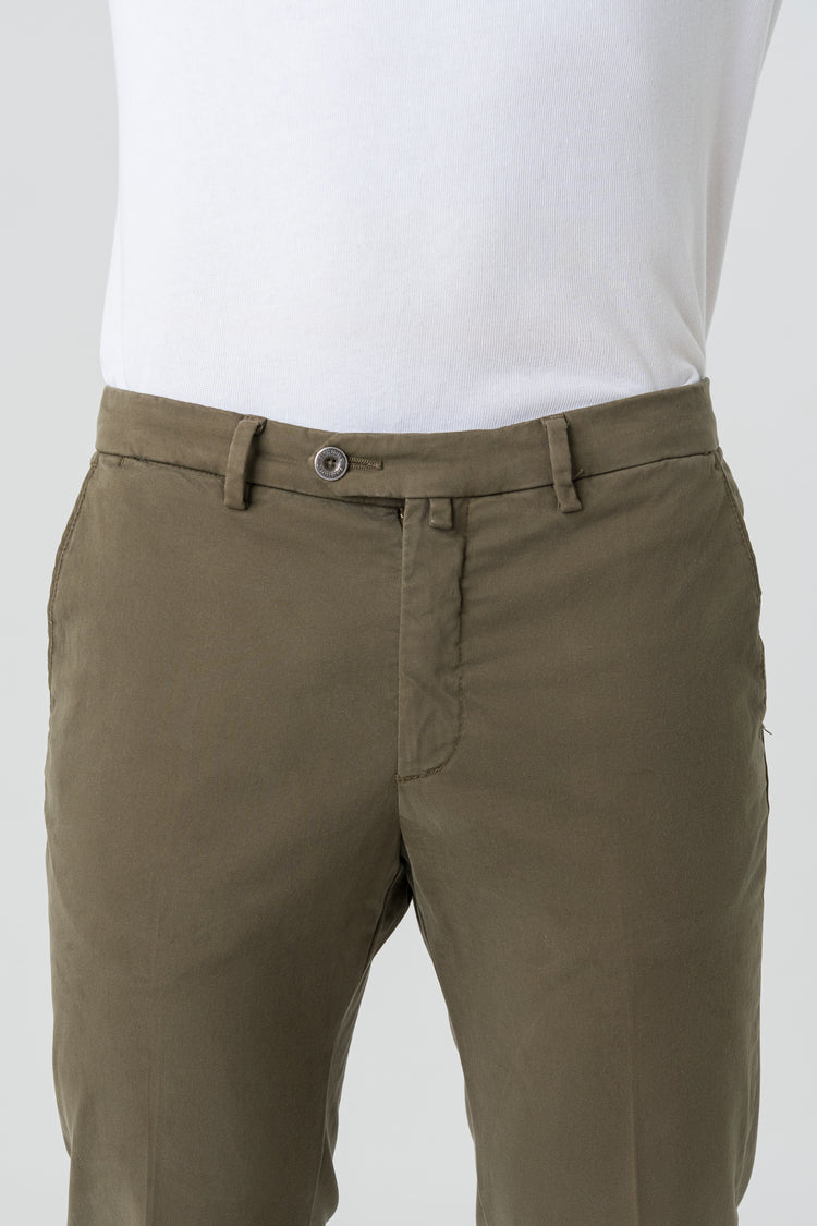 Pantaloni Slim Fit in Raso Saten Verde