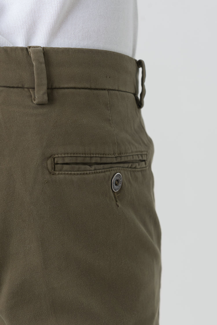 Pantaloni Slim Fit in Raso Saten Verde